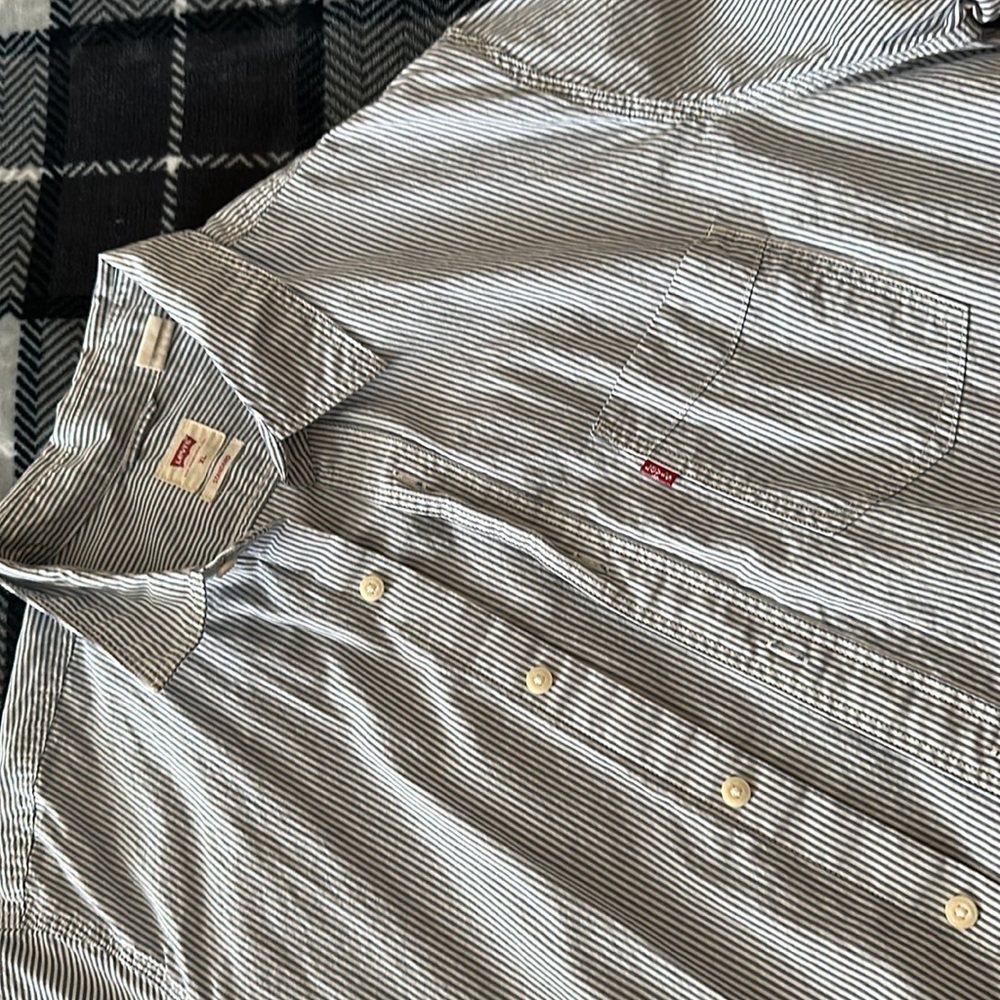 Button up - Picture 2 of 4
